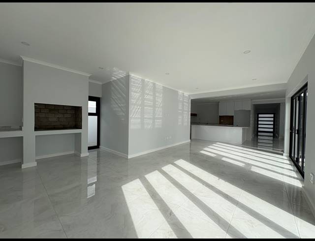 5 BEDROOM HOUSE FOR SALE IN SANDOWN